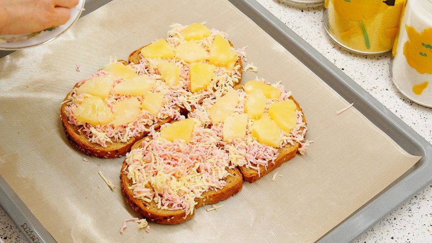 Гавайские бутерброды с ананасом и ветчиной