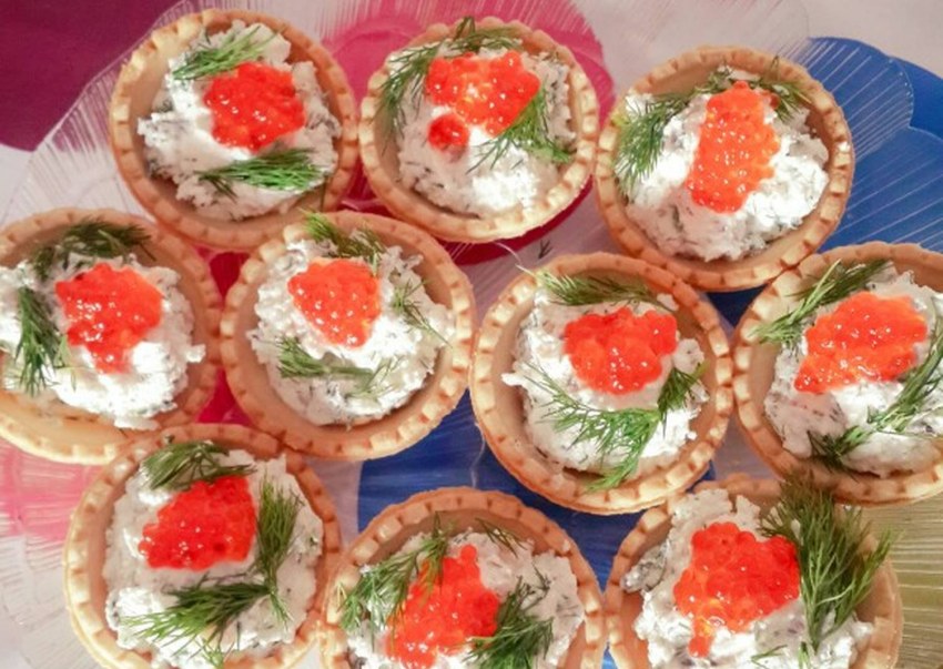 Тарталетки с икорным соусом