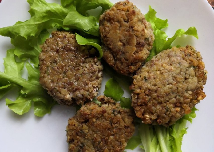 Пожарские котлеты с гречкой