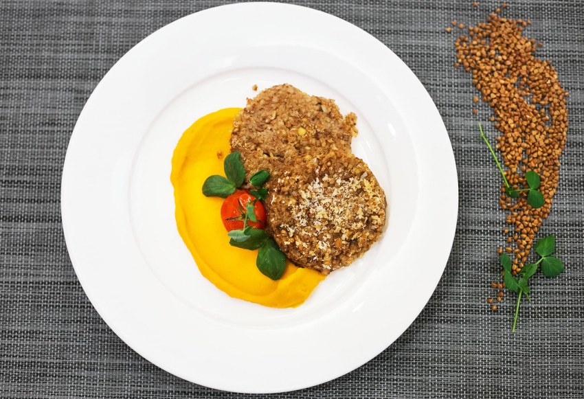Рыбные котлеты с гречкой