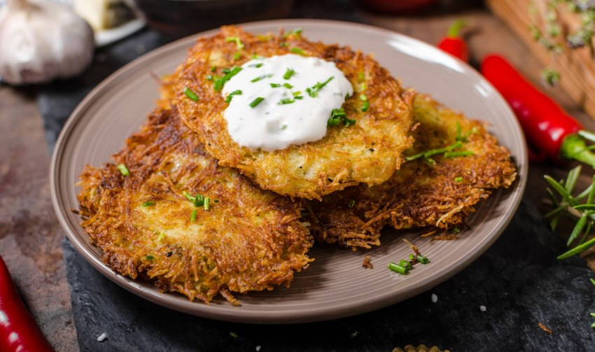 Драники с сыром и чесноком