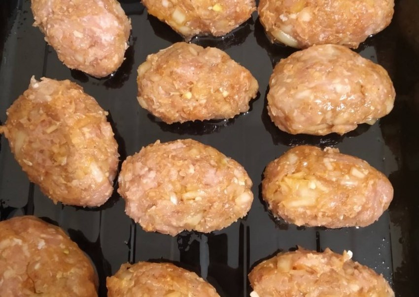 Куриные биточки в духовке
