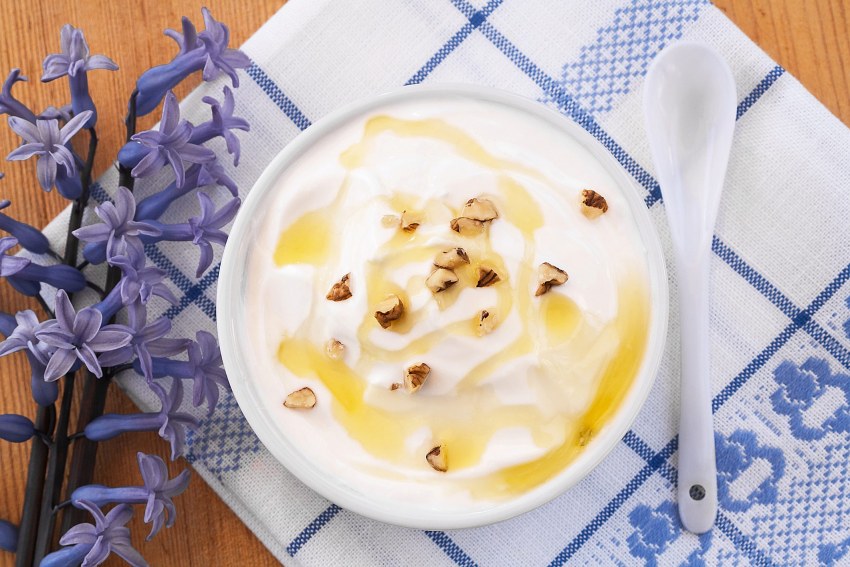 Греческий йогурт с медом и орехами