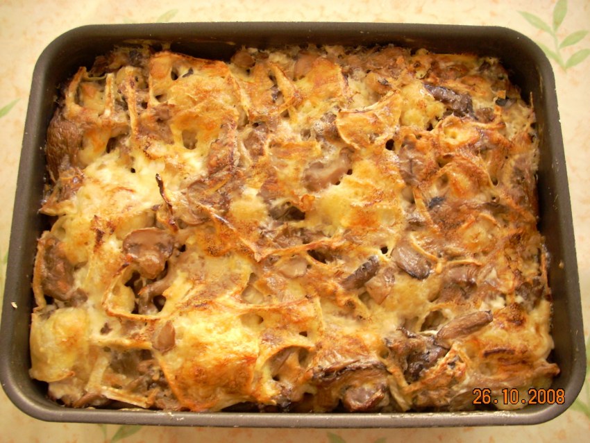 Запеканка с куриным фаршем и капустой и кабачками