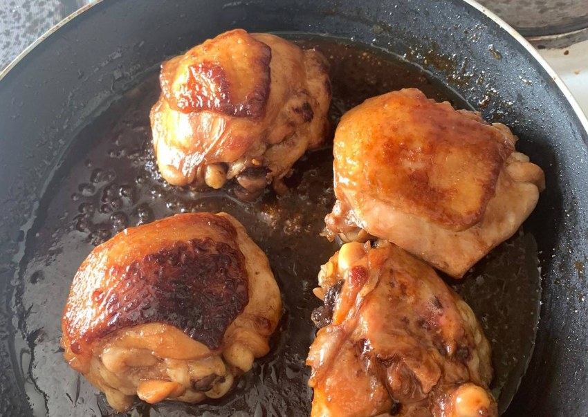 Куриные бедра с картошкой в духовке