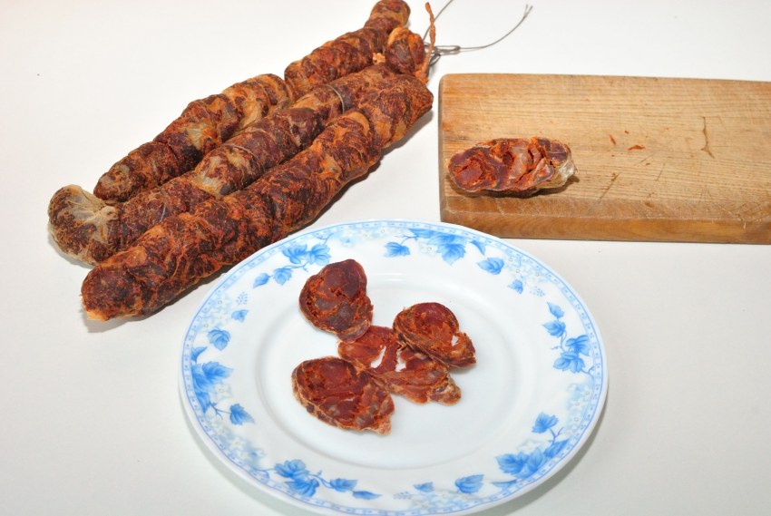 Вяленая колбаса чоризо
