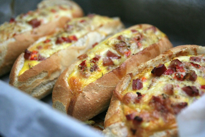 Багет с ветчиной и сыром