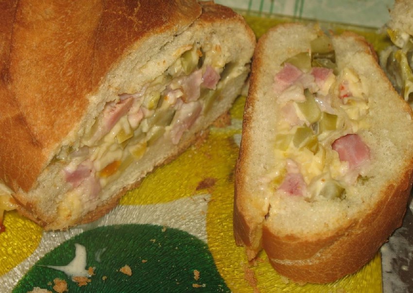 Закуска из батона с начинкой