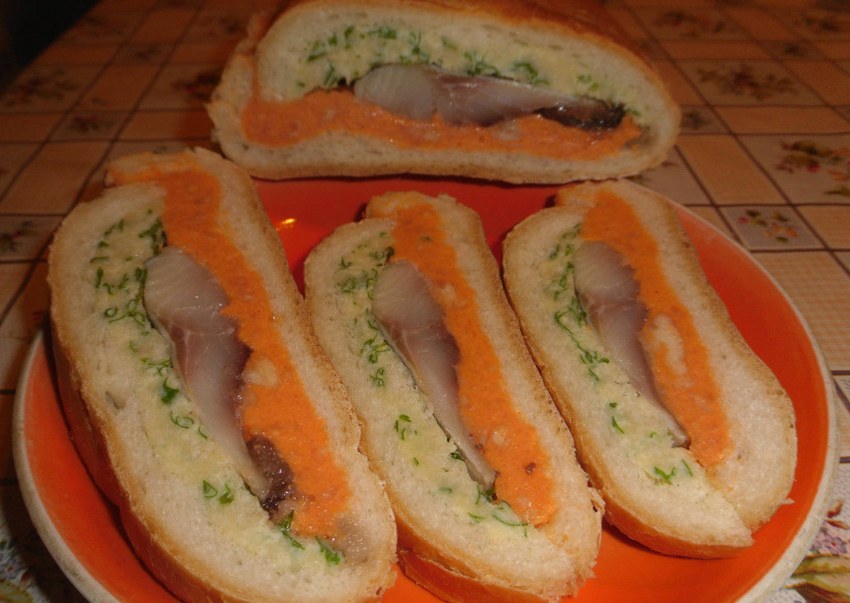 Батон с сыром и чесноком в духовке