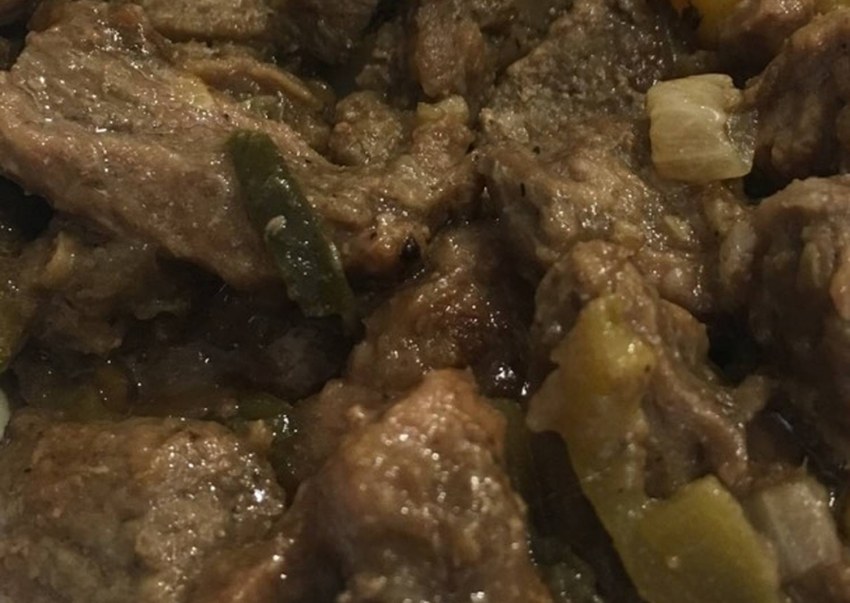 Говядина с солеными огурцами