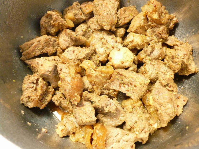 Салат с печенью и солеными огурцами