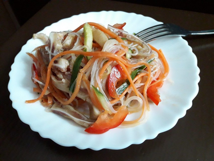 Салат фунчоза с мясом