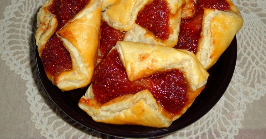 Слоеная выпечка с начинкой