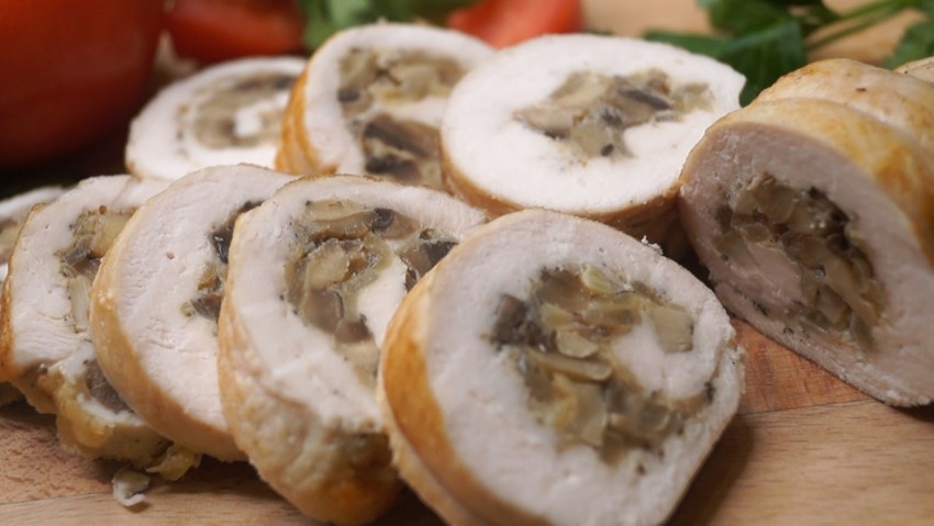 Рулетики из куриной грудки с грибами и сыром