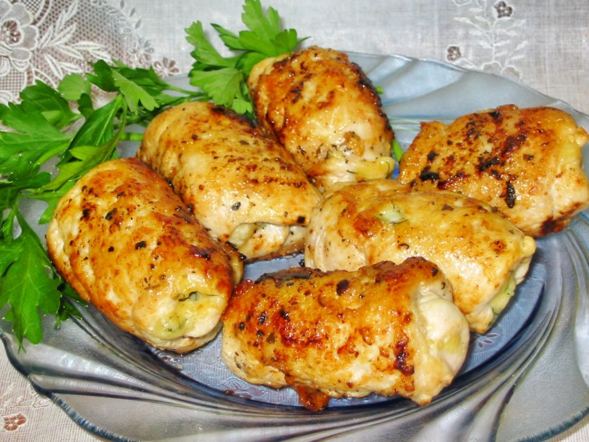 Рулетики из куриной грудки с сыром
