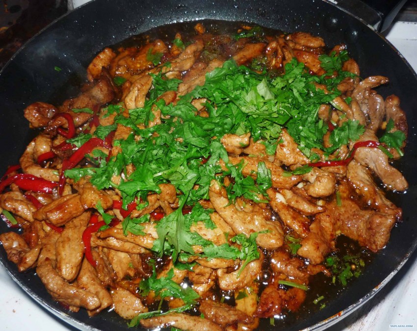 Курица по тайски с орешками кешью