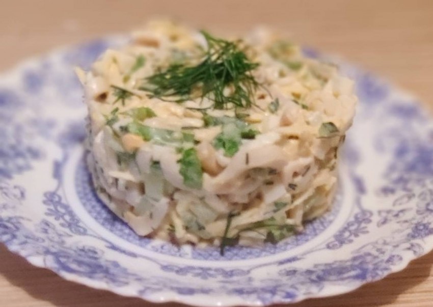 Салат из кальмаров с яблоками