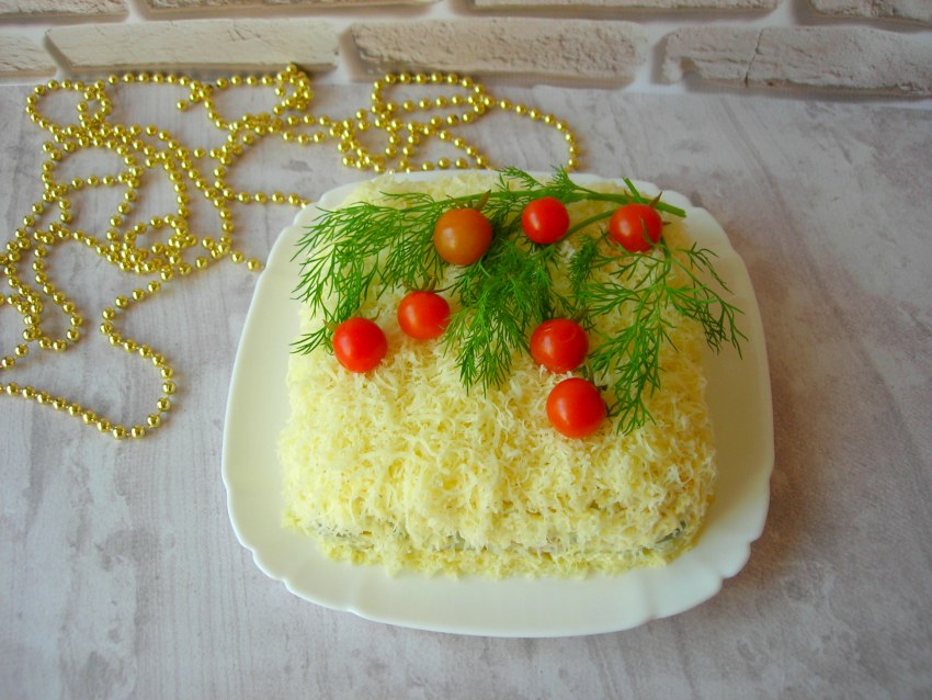 Салат с кальмарами и сыром