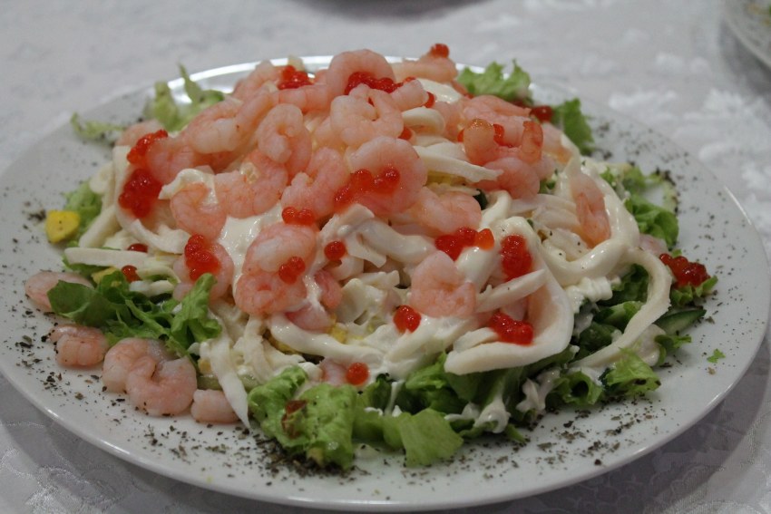 Морской салат (кальмар, креветки, осьминог, мидии)