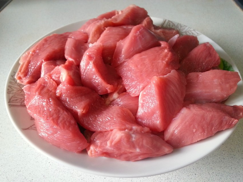 Свинина нарезанная кубиками