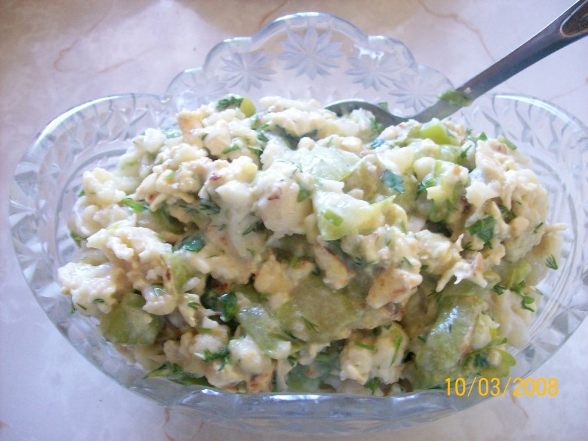 Салат с яйцами и кабачками