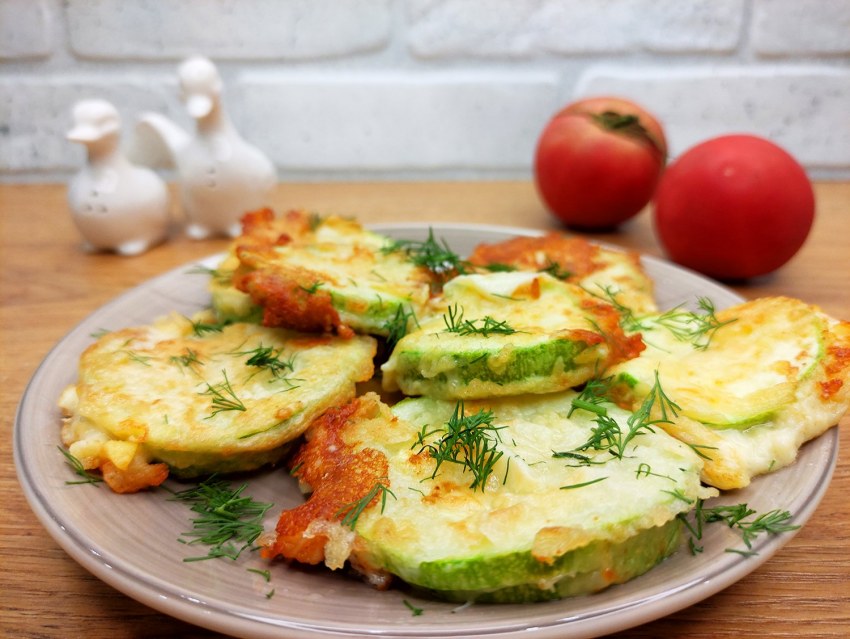 Кабачки с фаршем и помидорами