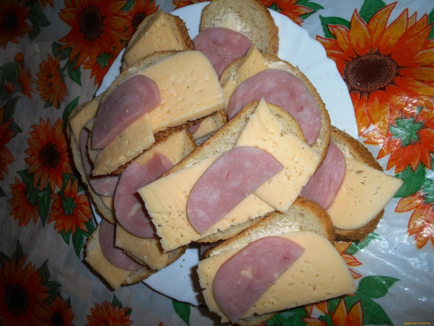 Бутеры с колбасой и сыром