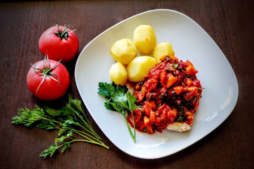 Запеченная курица с фасолью