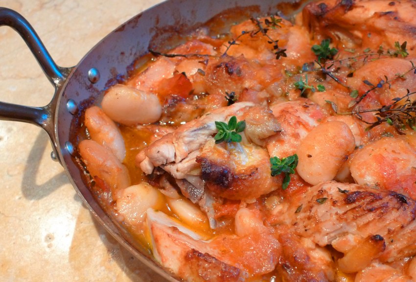 Запеченная курица с фасолью
