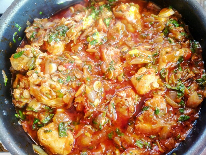 Салат с курицей помидорами и огурцами