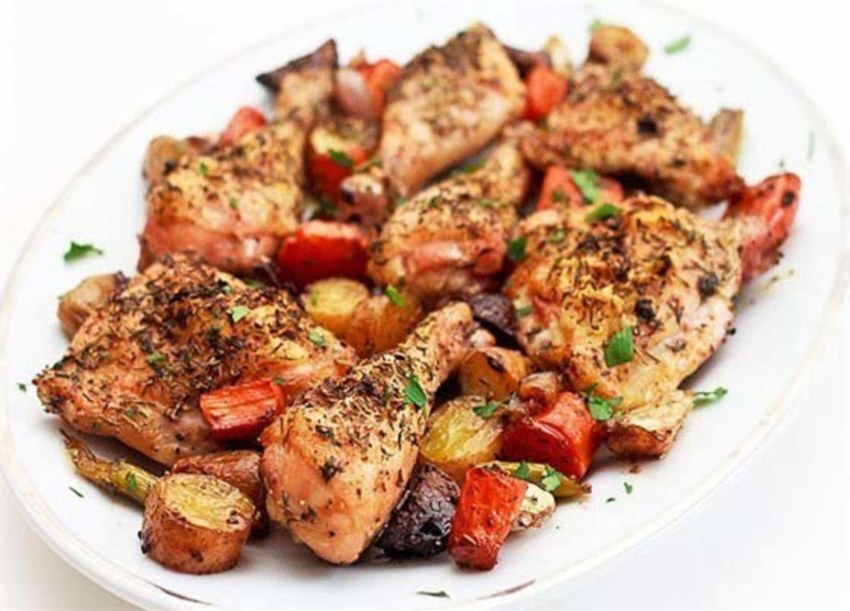 Курица запеченная с овощами