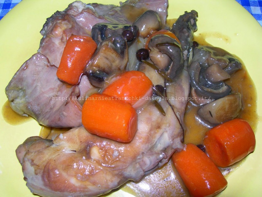 Курица с овощами под сливочным соусом