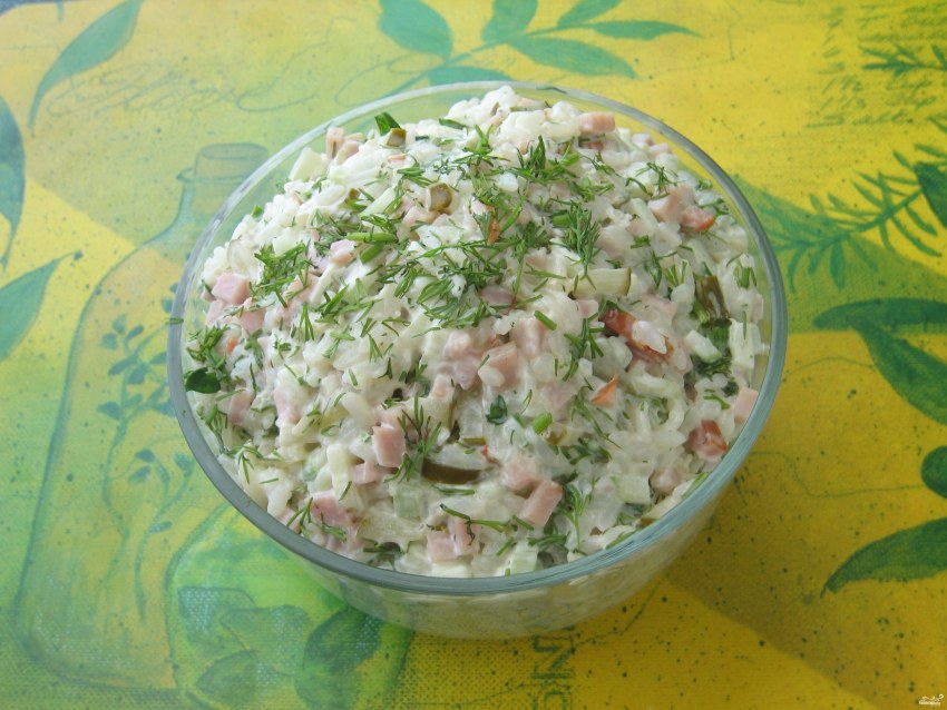 Салат нежный с ветчиной и огурцами