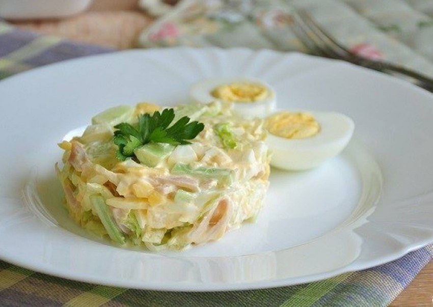 Салат с ветчиной и сыром
