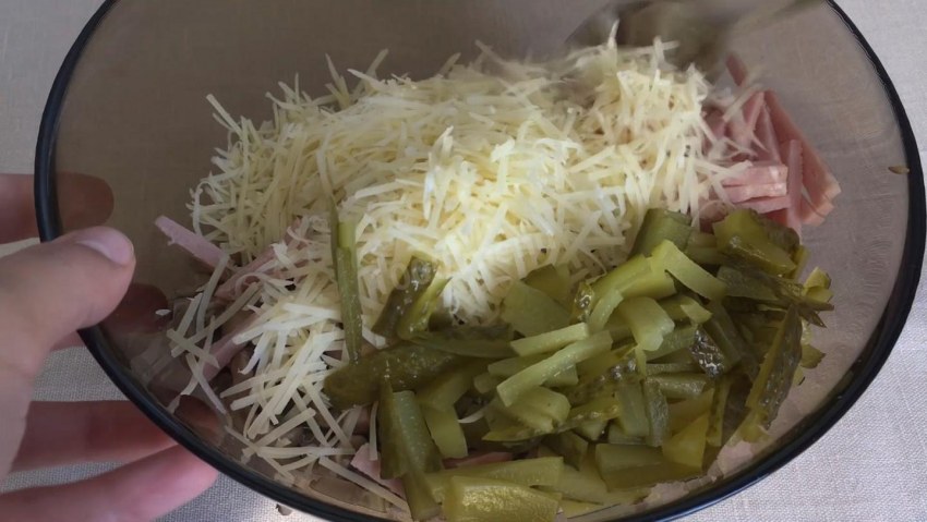 Салат баварский с ветчиной