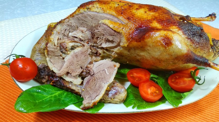 Утка фаршированная яблоками