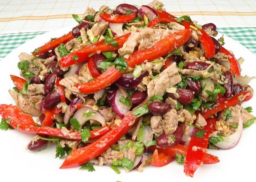 Салат с говядиной и болгарским перцем и фасолью