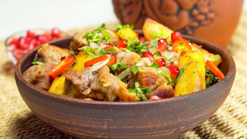 Жаркое из свинины с картошкой с бульоном