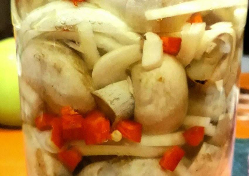 Маринованный перец с грибами