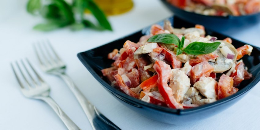 Салат с болгарским перцем и курицей