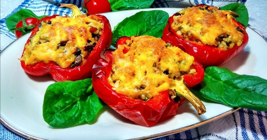 Булгур с фаршированными перцами