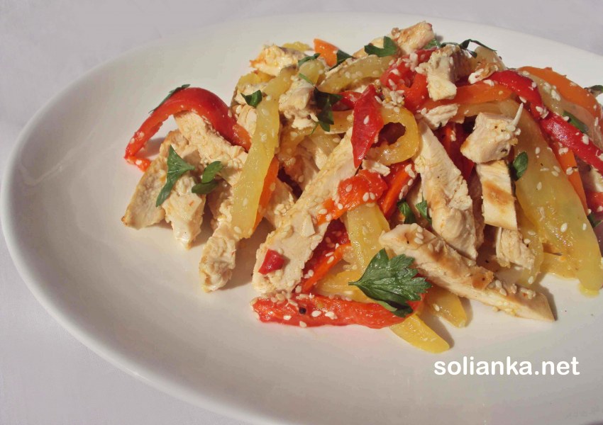 Салат с болгарским перцем и кури