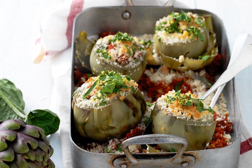 Салат с креветками и артишоками