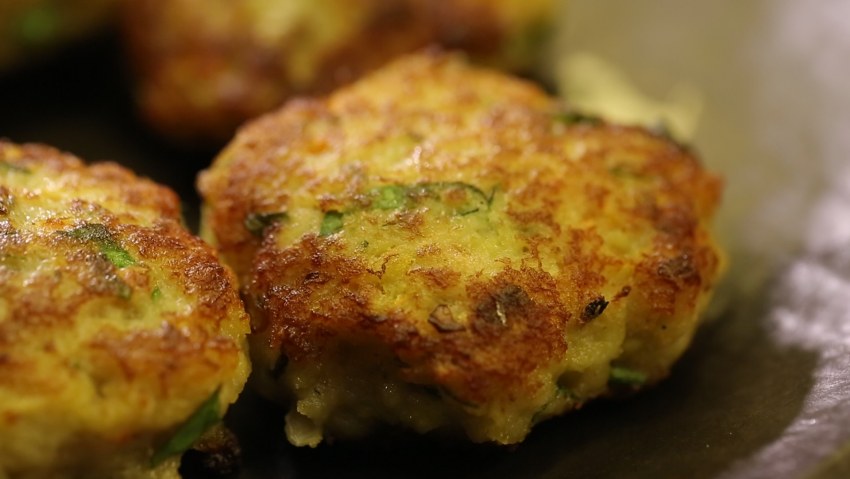 Рыбные котлеты с картошкой в духовке