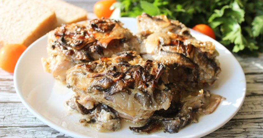Грибной салат с курицей и грецкими орехами