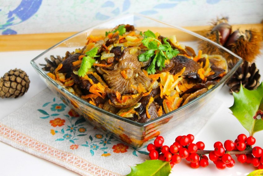 Салат ананасовый букет
