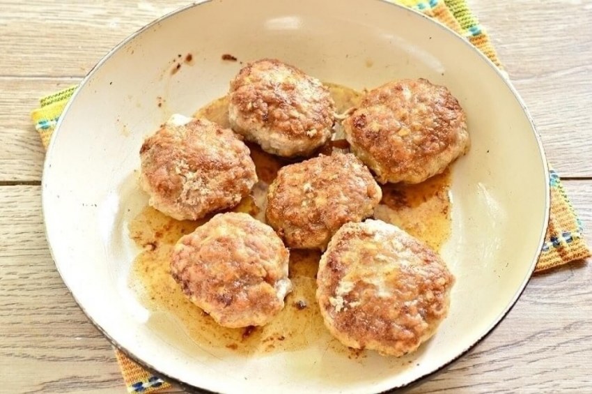 Котлеты мясные с овсяными хлопьями