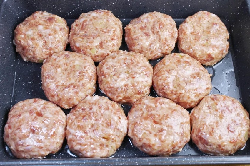 Фарш куриный в сковородке