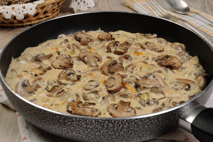 Фрикасе из курицы с шампиньонами