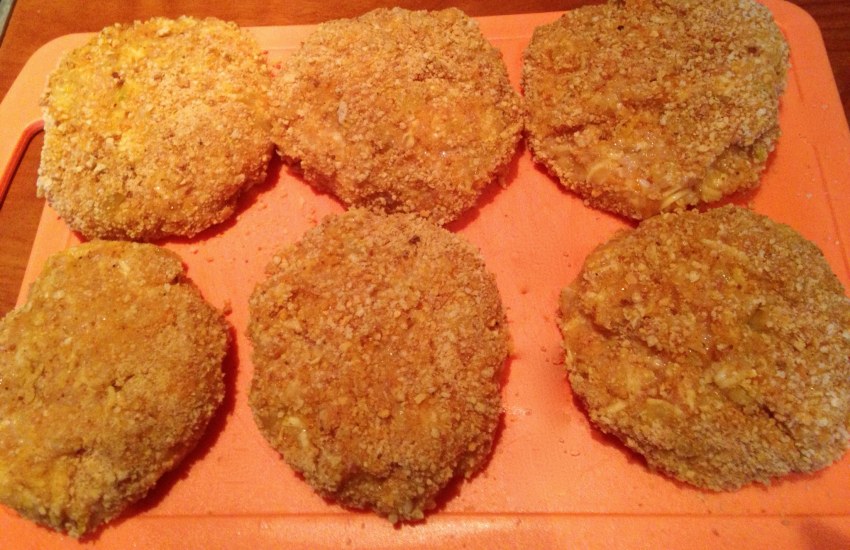 Куриные котлеты в панировочных сухарях